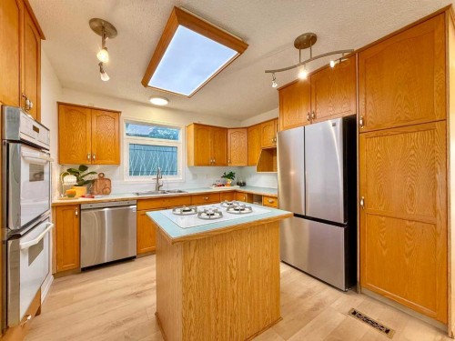 47 Princeton Crescent, Lethbridge, AB - Indoor Photo Showing Kitchen