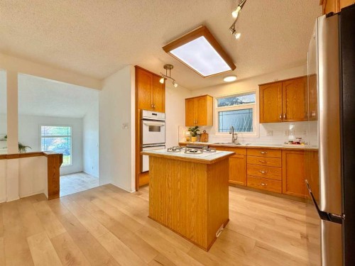 47 Princeton Crescent, Lethbridge, AB - Indoor Photo Showing Kitchen