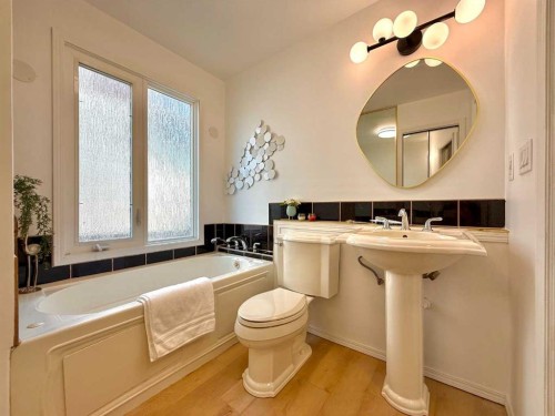 47 Princeton Crescent, Lethbridge, AB - Indoor Photo Showing Bathroom
