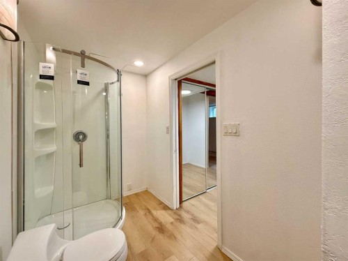 47 Princeton Crescent, Lethbridge, AB - Indoor Photo Showing Bathroom