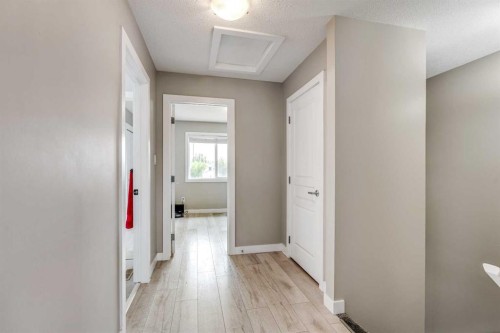 2-237 Silkstone Road West, Lethbridge, AB - Indoor Photo Showing Other Room