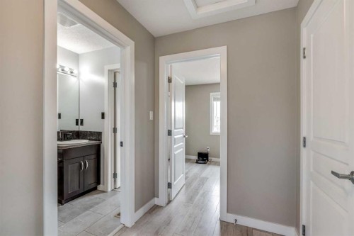 2-237 Silkstone Road West, Lethbridge, AB - Indoor Photo Showing Other Room