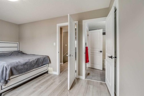 2-237 Silkstone Road West, Lethbridge, AB - Indoor Photo Showing Bedroom