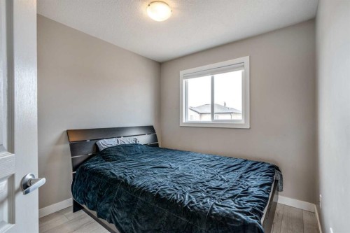 2-237 Silkstone Road West, Lethbridge, AB - Indoor Photo Showing Bedroom