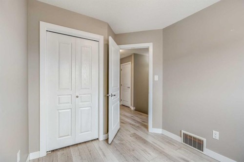 2-237 Silkstone Road West, Lethbridge, AB - Indoor