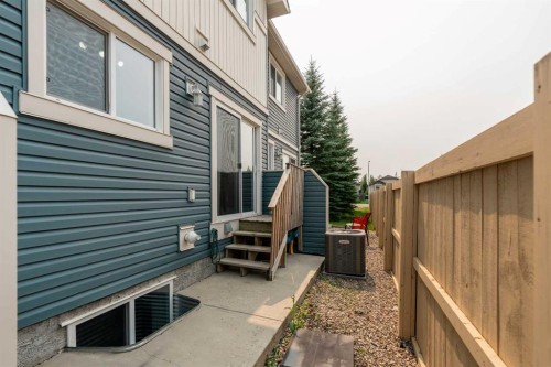 2-237 Silkstone Road West, Lethbridge, AB - Outdoor With Exterior