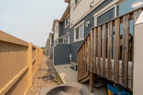 2-237 Silkstone Road West, Lethbridge, AB - Indoor Photo Showing Other Room