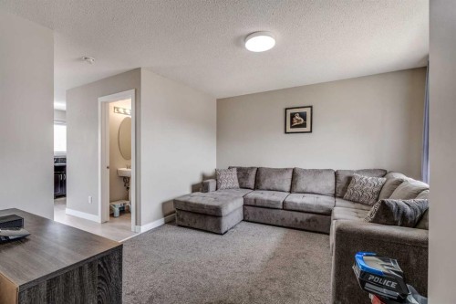 2-237 Silkstone Road West, Lethbridge, AB - Indoor Photo Showing Living Room