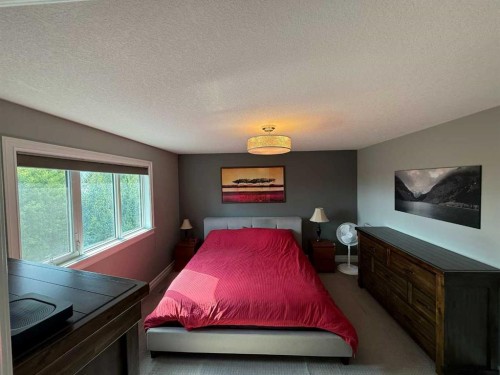 917 Canyonview Place West, Lethbridge, AB - Indoor Photo Showing Bedroom