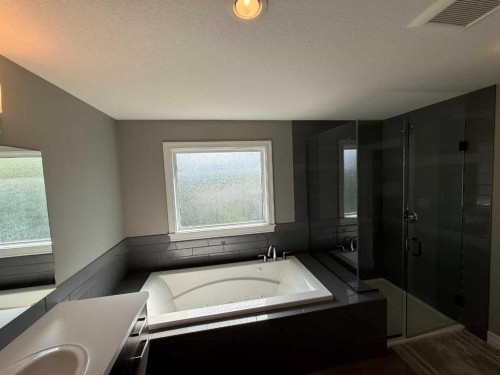 917 Canyonview Place West, Lethbridge, AB - Indoor Photo Showing Bathroom