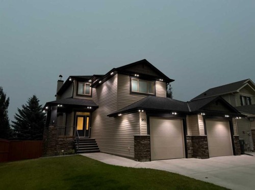 917 Canyonview Place West, Lethbridge, AB - Outdoor With Facade