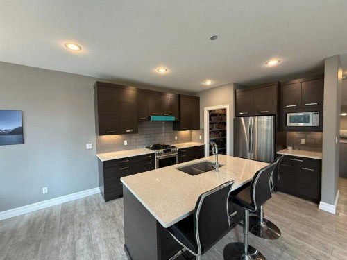 917 Canyonview Place West, Lethbridge, AB - Indoor Photo Showing Kitchen With Double Sink With Upgraded Kitchen