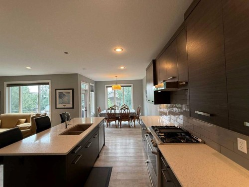 917 Canyonview Place West, Lethbridge, AB - Indoor Photo Showing Kitchen With Double Sink