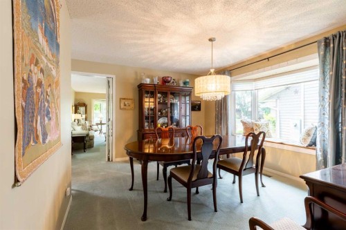 105 Kings Bay South, Lethbridge, AB - Indoor Photo Showing Dining Room