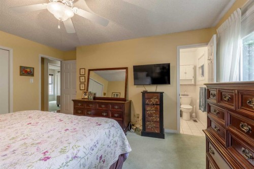 105 Kings Bay South, Lethbridge, AB - Indoor Photo Showing Bedroom
