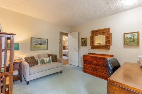 105 Kings Bay South, Lethbridge, AB - Indoor
