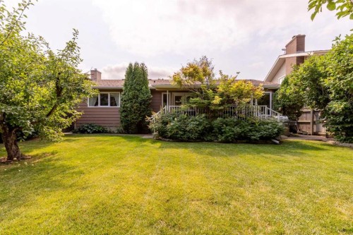 105 Kings Bay South, Lethbridge, AB - Outdoor