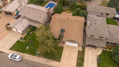 105 Kings Bay South, Lethbridge, AB - Outdoor