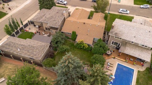 105 Kings Bay South, Lethbridge, AB - Outdoor With Deck Patio Veranda
