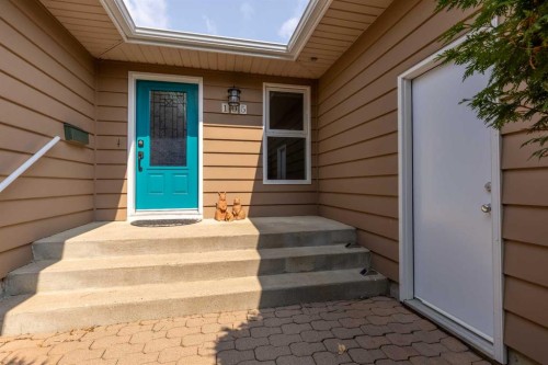 105 Kings Bay South, Lethbridge, AB - Outdoor With Exterior