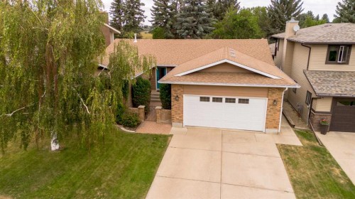 105 Kings Bay South, Lethbridge, AB - Outdoor