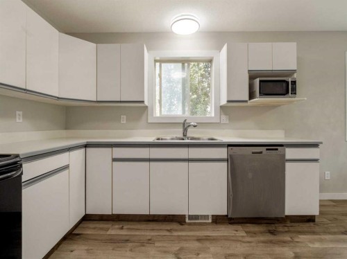 204 Mt Rundle Road West, Lethbridge, AB - Indoor Photo Showing Kitchen With Double Sink