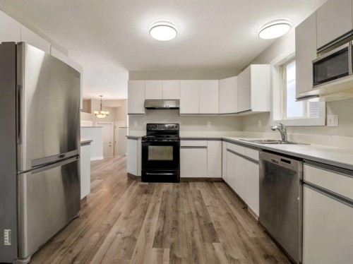 204 Mt Rundle Road West, Lethbridge, AB - Indoor Photo Showing Kitchen With Double Sink
