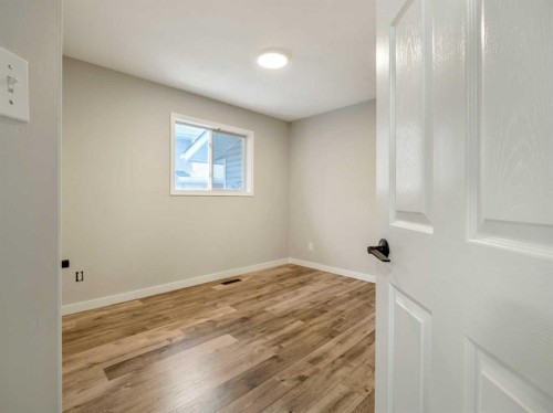 204 Mt Rundle Road West, Lethbridge, AB - Indoor Photo Showing Other Room