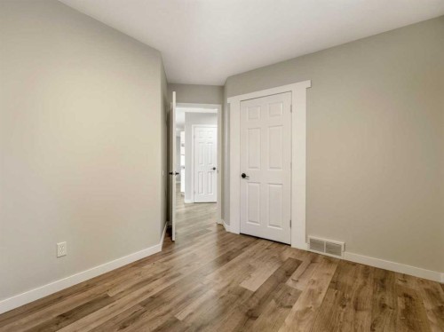 204 Mt Rundle Road West, Lethbridge, AB - Indoor Photo Showing Other Room
