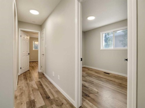 204 Mt Rundle Road West, Lethbridge, AB - Indoor Photo Showing Other Room