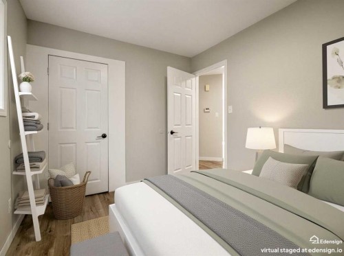 204 Mt Rundle Road West, Lethbridge, AB - Indoor Photo Showing Bedroom