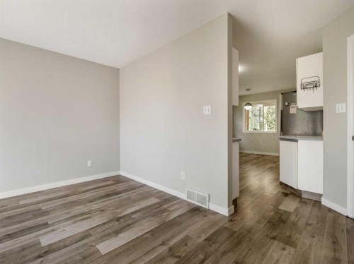 204 Mt Rundle Road West, Lethbridge, AB - Indoor Photo Showing Other Room