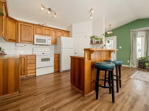 159 Aberdeen Road West, Lethbridge, AB - Indoor Photo Showing Kitchen