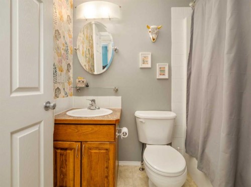 159 Aberdeen Road West, Lethbridge, AB - Indoor Photo Showing Bathroom