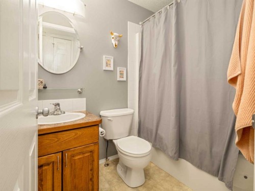 159 Aberdeen Road West, Lethbridge, AB - Indoor Photo Showing Bathroom