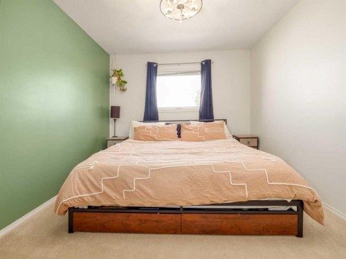 159 Aberdeen Road West, Lethbridge, AB - Indoor Photo Showing Bedroom
