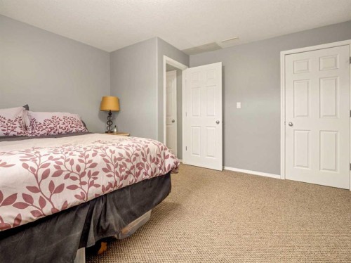159 Aberdeen Road West, Lethbridge, AB - Indoor Photo Showing Bedroom