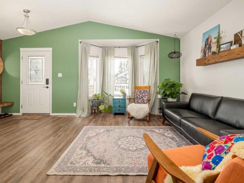 159 Aberdeen Road West, Lethbridge, AB - Indoor Photo Showing Living Room