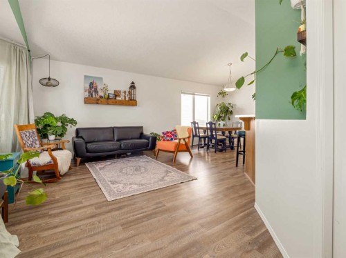 159 Aberdeen Road West, Lethbridge, AB - Indoor Photo Showing Living Room