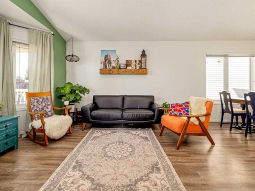 159 Aberdeen Road West, Lethbridge, AB - Indoor Photo Showing Living Room