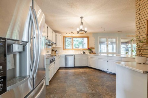 54032 Rr 20-2, Raymond, AB - Indoor Photo Showing Kitchen With Upgraded Kitchen