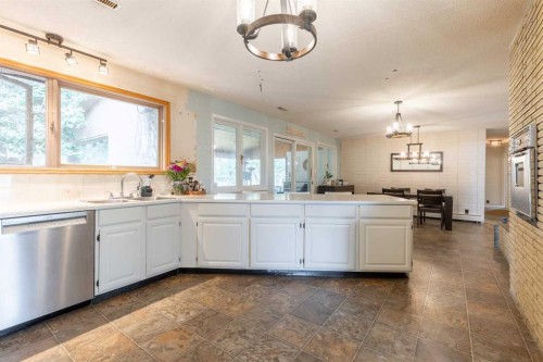 54032 Rr 20-2, Raymond, AB - Indoor Photo Showing Kitchen