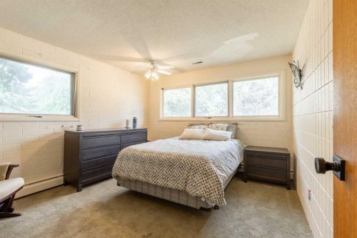 54032 Rr 20-2, Raymond, AB - Indoor Photo Showing Bedroom