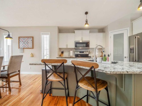 95 Heritage Point West, Lethbridge, AB - Indoor Photo Showing Kitchen With Upgraded Kitchen