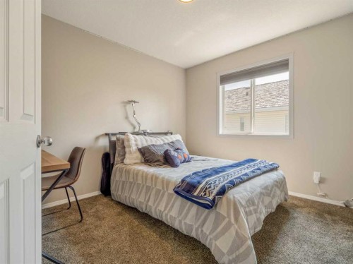 95 Heritage Point West, Lethbridge, AB - Indoor Photo Showing Bedroom