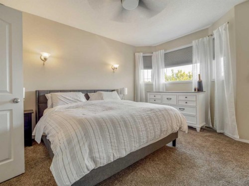 95 Heritage Point West, Lethbridge, AB - Indoor Photo Showing Bedroom