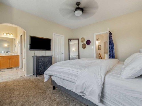 95 Heritage Point West, Lethbridge, AB - Indoor Photo Showing Bedroom