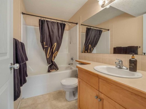 95 Heritage Point West, Lethbridge, AB - Indoor Photo Showing Bathroom