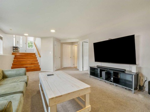 95 Heritage Point West, Lethbridge, AB - Indoor Photo Showing Living Room