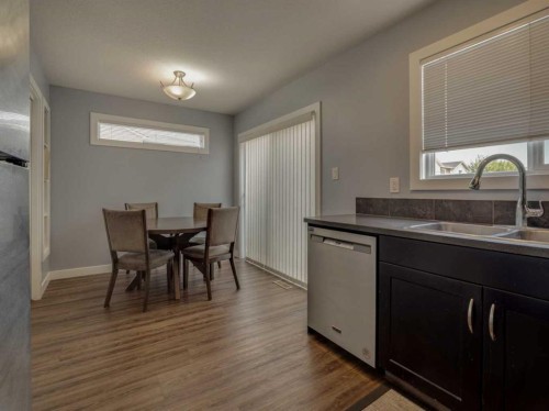 9-241 Silkstone Road West, Lethbridge, AB - Indoor Photo Showing Other Room